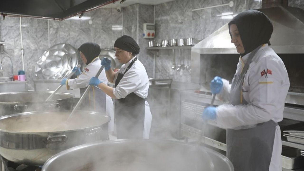 Kocasinan’dan gönüllere dokunan hizmet, her gün 4 çeşit yemek
