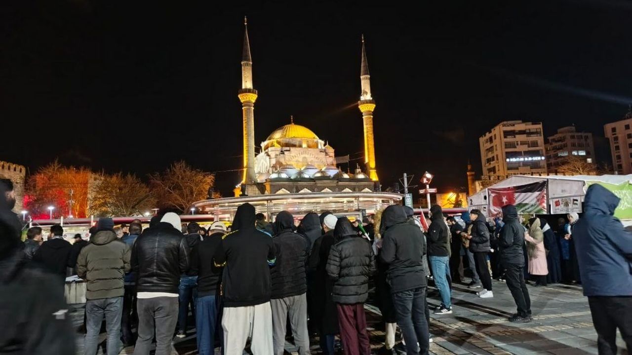 Kayseri’de 10 kişi büyük yolculuğa çıkıyor! Konvoy Cumhuriyet Meydanı’ndan başlayacak