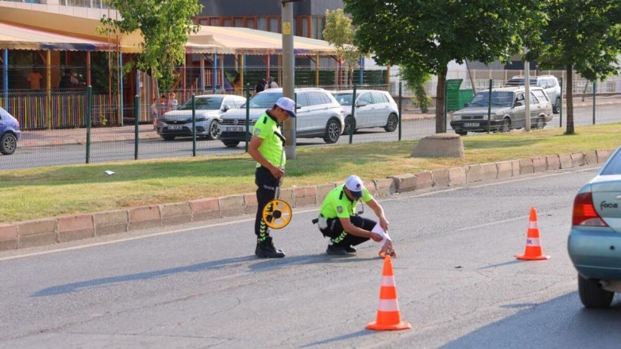 42 yaşındaki kadın yolun karşısına geçmek isterken can verdi!