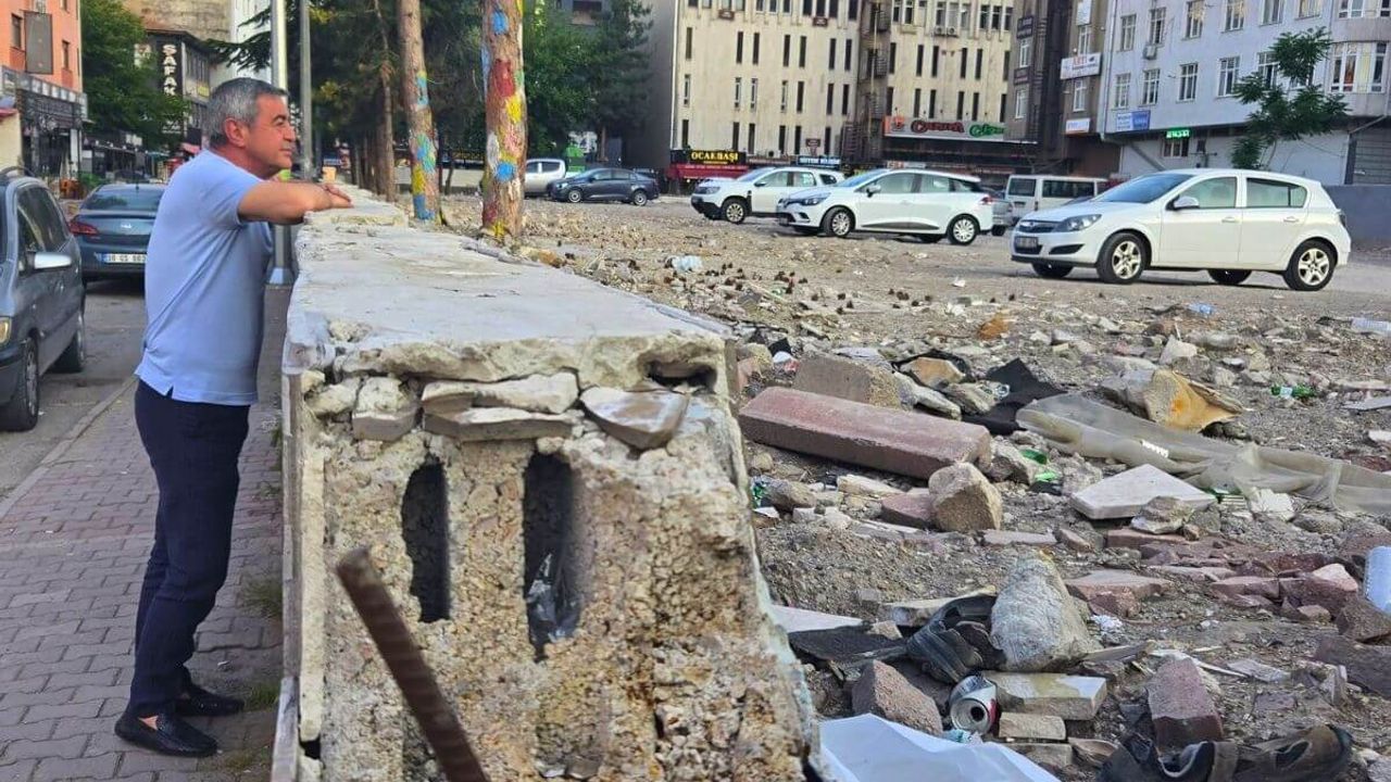 Kayseri'de yıkılan öğretmenevi otopark oldu! Sert tepki gecikmedi