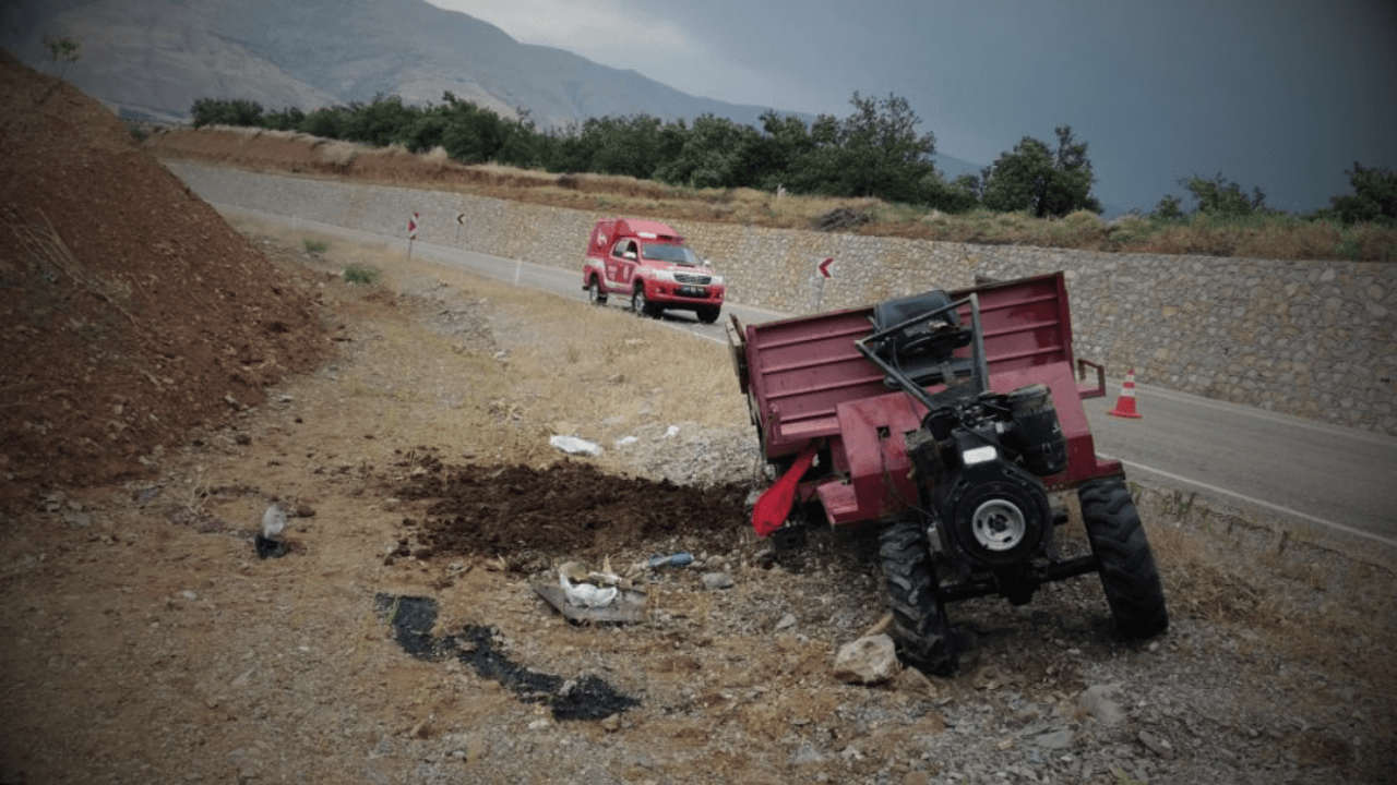 Devrilen çapa motorunun altında kalan adam feci şekilde can verdi!