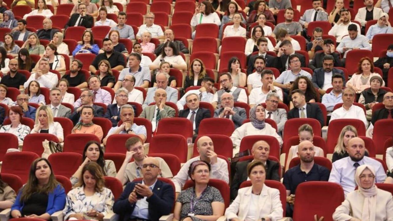 Erciyes Üniversitesi'nde büyük ödül töreni! Üst düzey katılım dikkat çekti