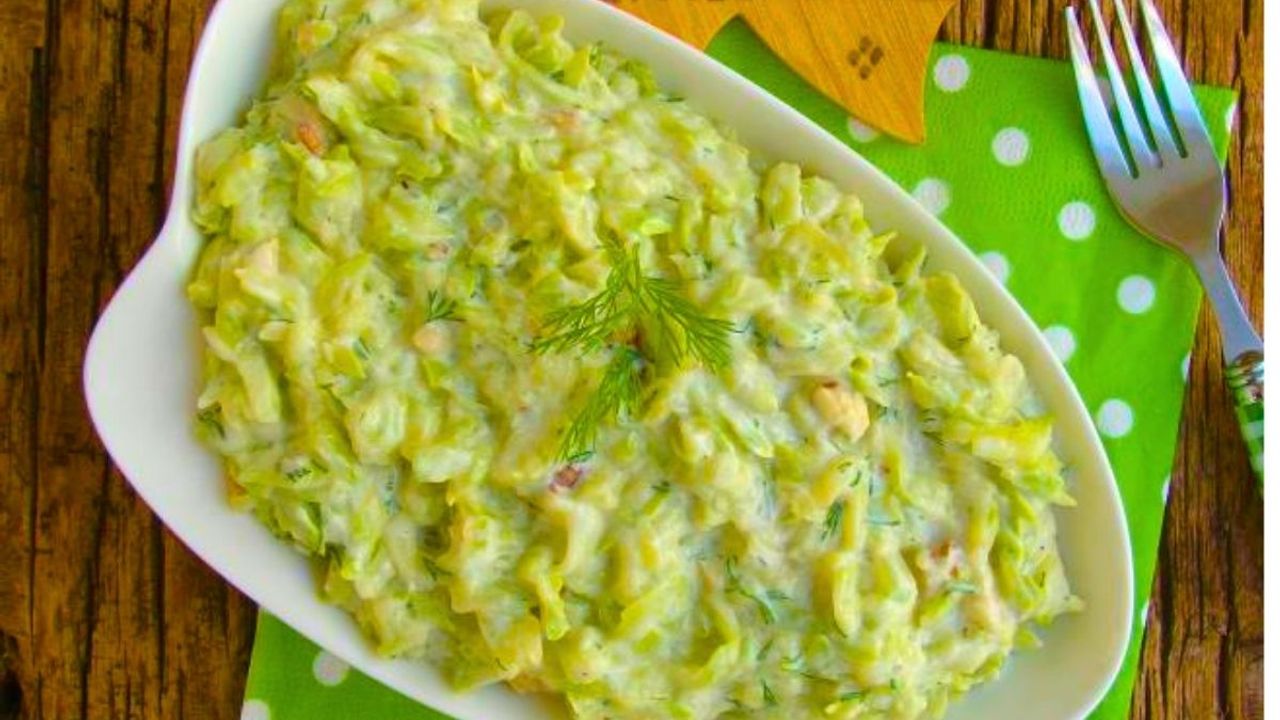 Fit kalmak isteyenlere: Yoğurtlu kabak salatası tarifi!