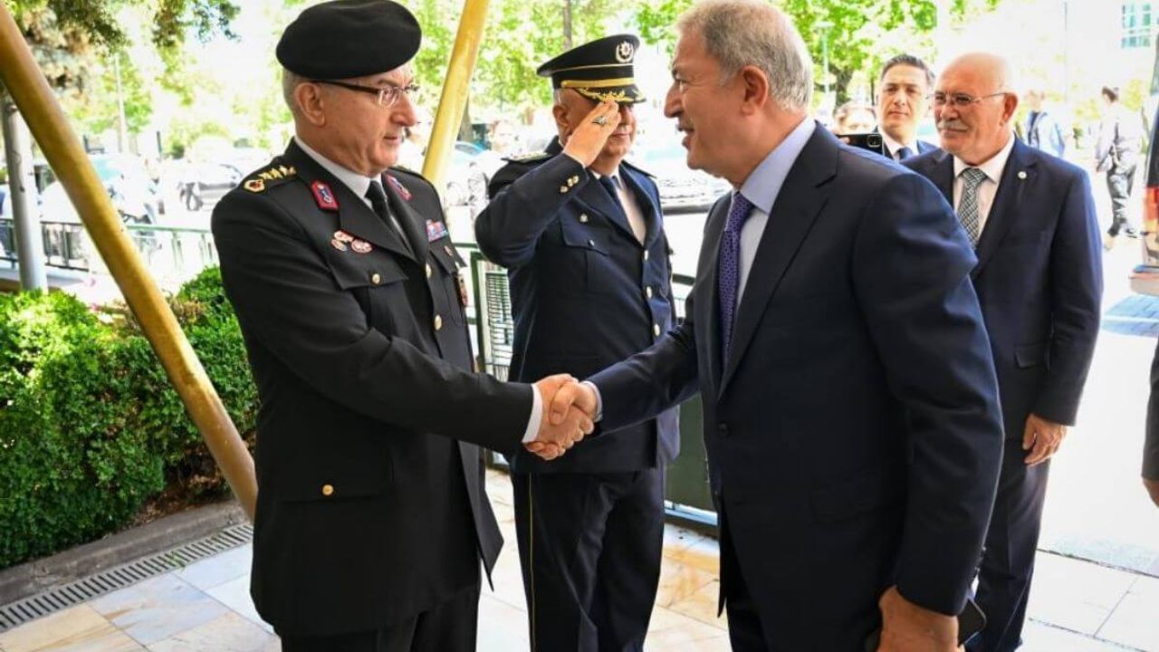 Uşak’ta siyasetin nabzı tutuldu: Hulusi Akar ve Taner Yıldız’la özel görüşme