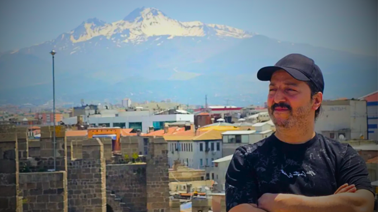 Kayseri’de çekilen reklam filminde ünlü oyuncunun yanındaki isim şaşırttı