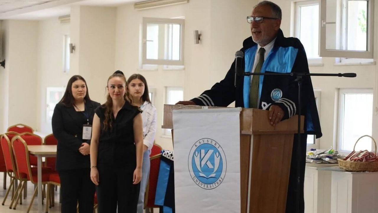 Kayseri Üniversitesi Yahyalı MYO’da mezuniyet ve şed bağlama coşkusu