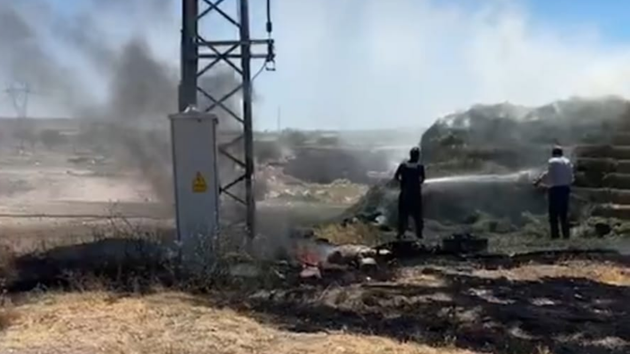 Kayseri'de yüksek gerilim hattından sıçrayan kıvılcımlar yangın çıkardı! Tüm mahallede elektrik gitti!