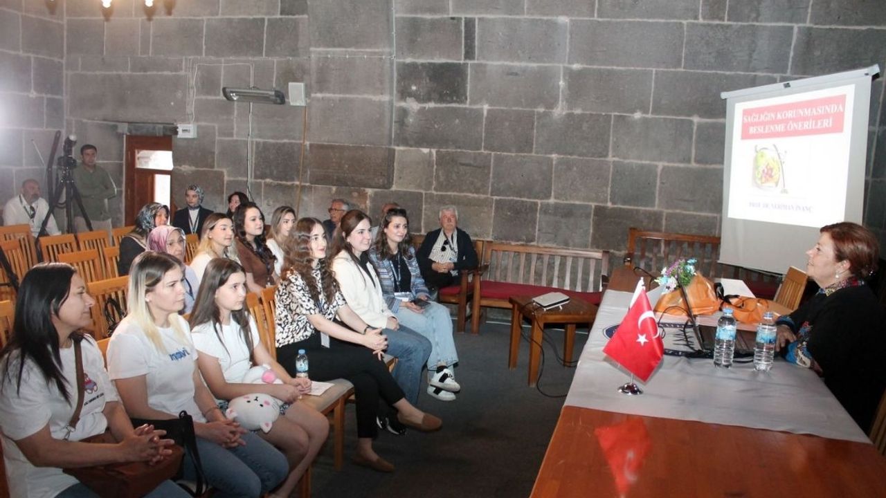 Bilim Kafe'de sağlıklı beslenmeye bilimsel dokunuş!