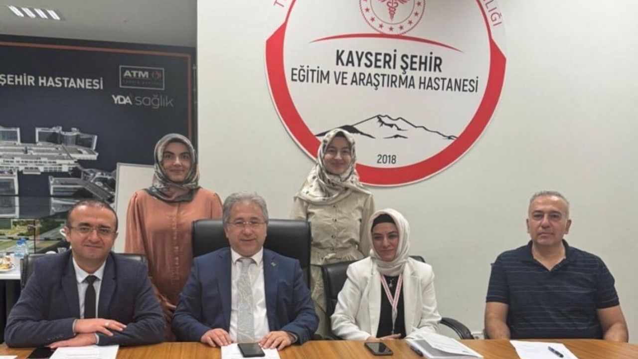 Kayseri Şehir Hastanesi’nde eski il sağlık müdüründen tebrik paylaşımı!