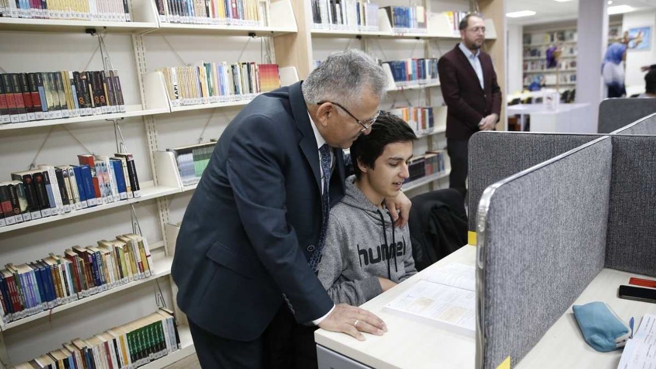 Kayseri'de kütüphaneler yine rekor kırdı! Bakın kaç bin kişi ziyaret etti?