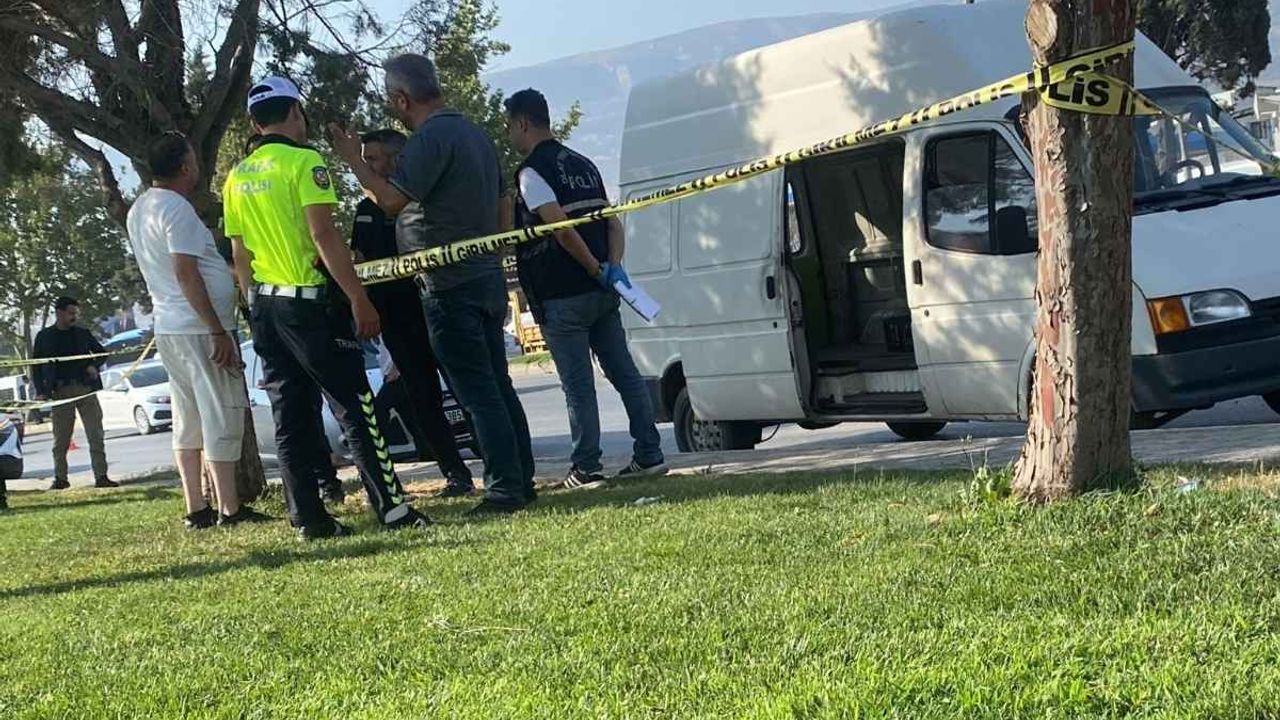 2 gündür park halinde duran minibüste cansız beden bulundu!