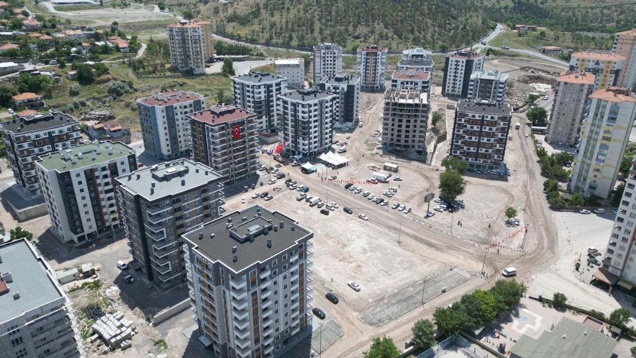 Kayseri'de dev teslim töreni! 120 aile bu şekilde ev sahibi oldu