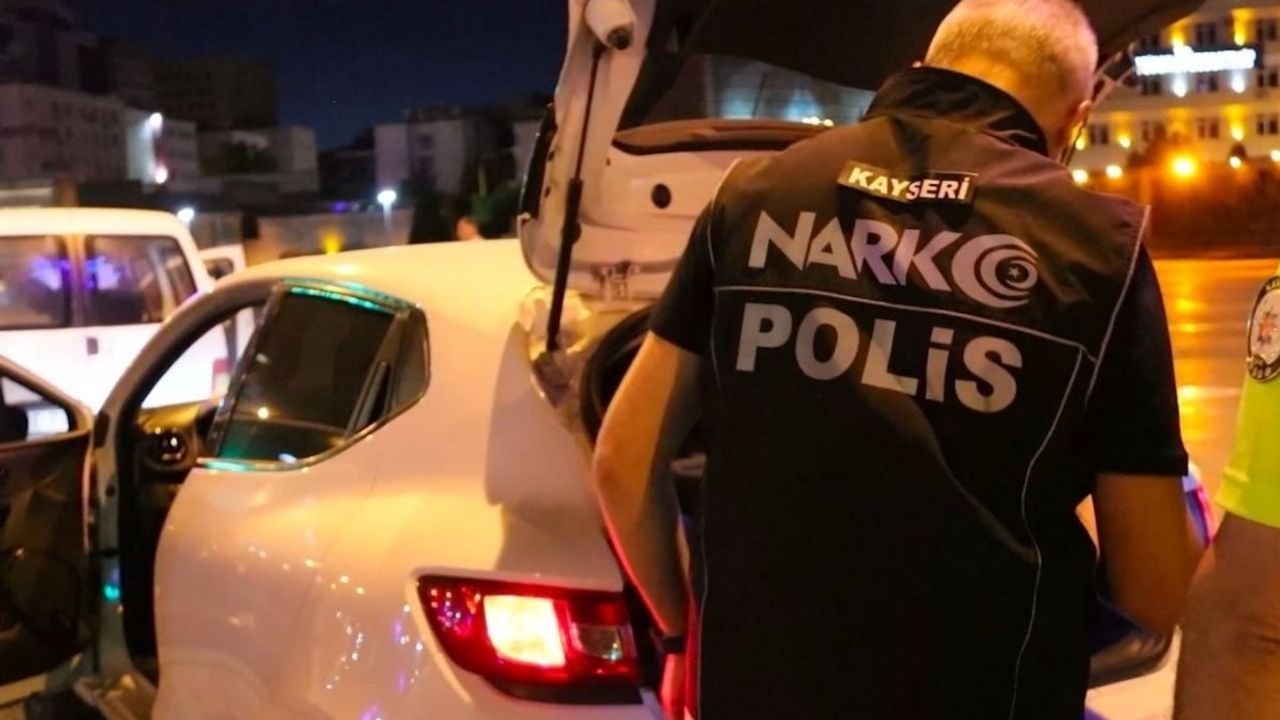 Kayseri'de zehir tacirlerine geçit yok: 61 kişi kıskıvrak yakalandı!