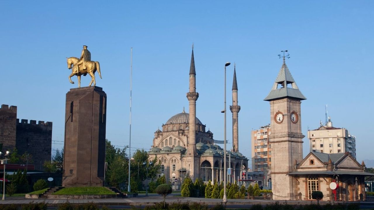 Pınarbaşı ve Sarız’ın ilginç benzerliği! Aynı memleketten geldiler!