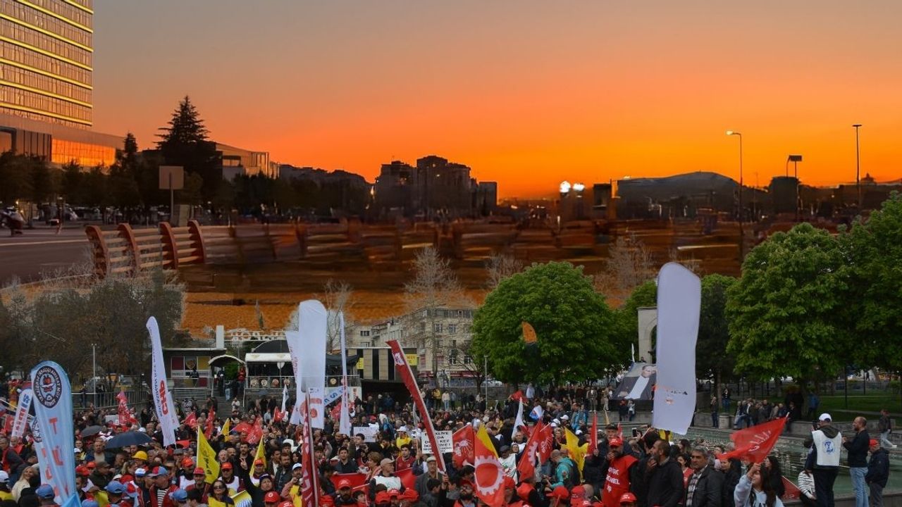 Kayseri'de sendikalar ayaklandı: Cumhuriyet Meydanı'na yürüyorlar!