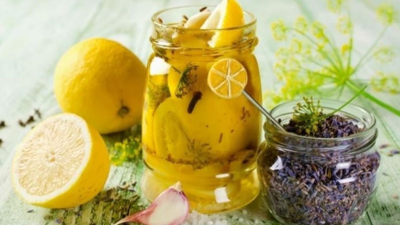 Evdeki sinekleri defetmek için limon ve karanfil sihri