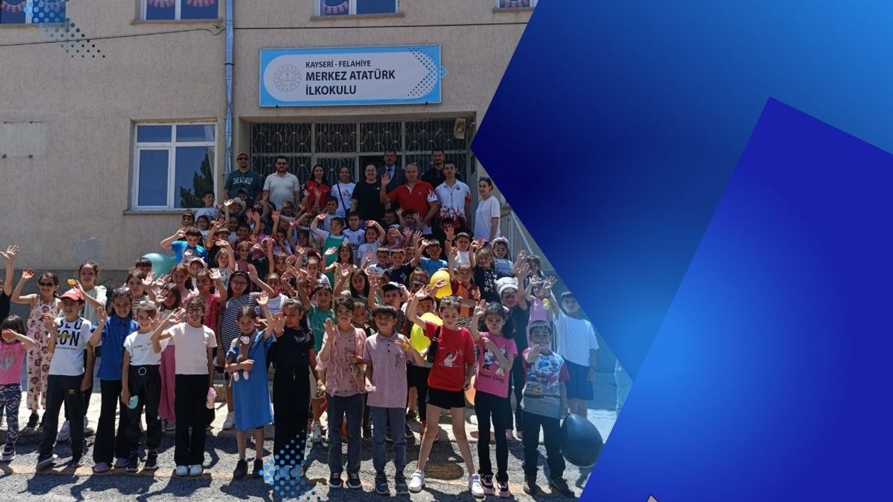 ERÜ öğrencilerinden karne sürprizi! Doyasıya eğlendiler!