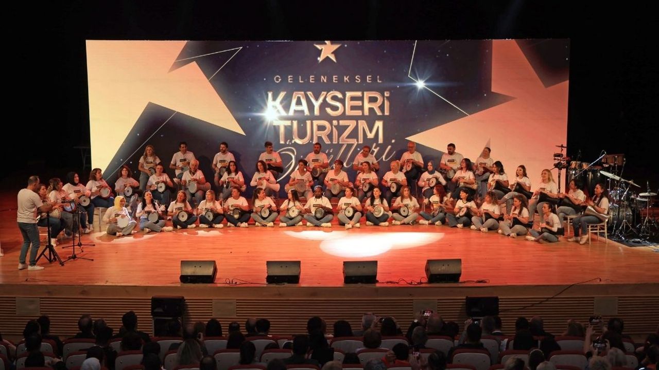 Kayseri protokolü o etkinlikte boy gösterdi: Başkan Yalçın'a Onur Ödülü!