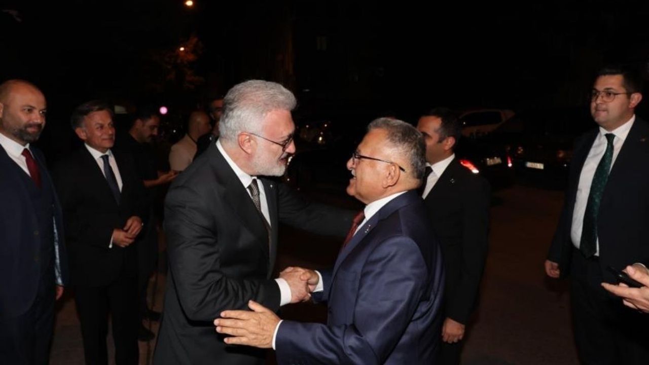 Tamer Karadağlı'dan Başkan Memduh Büyükkılıç'a övgü dolu sözler
