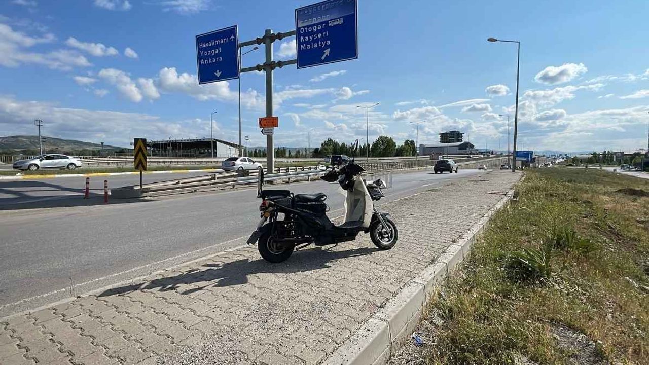 Tır elektrikli motosiklete çarptı! 1 ağır yaralı