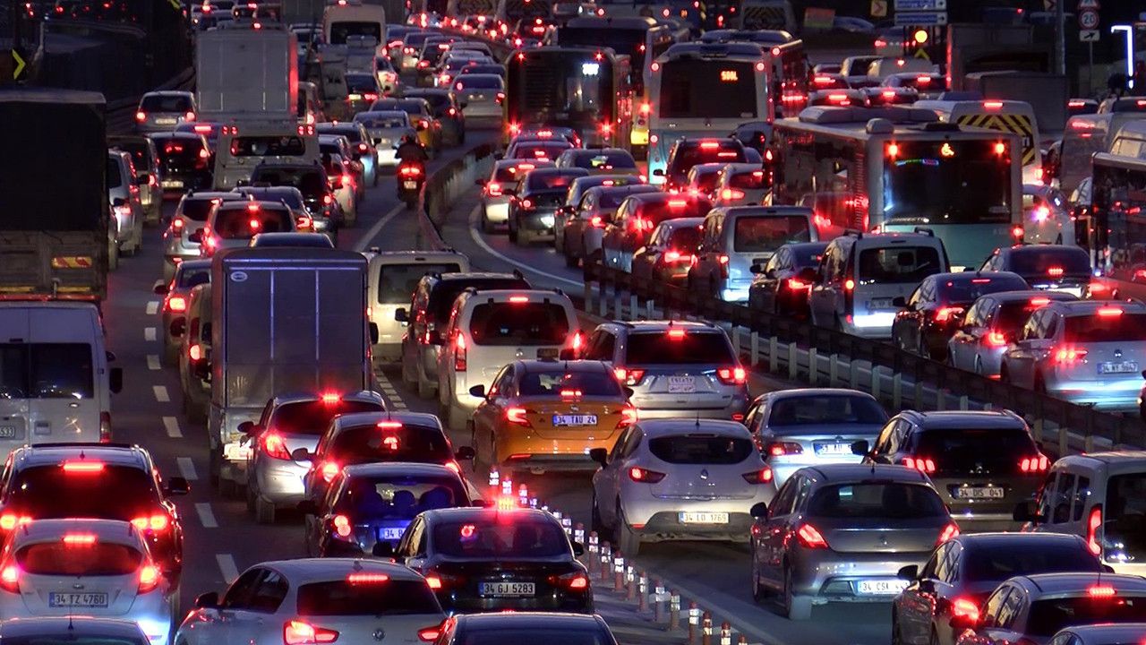 Trafiğe çıkacaklar dikkat etsin: Kesilen yeni cezalar açıklandı
