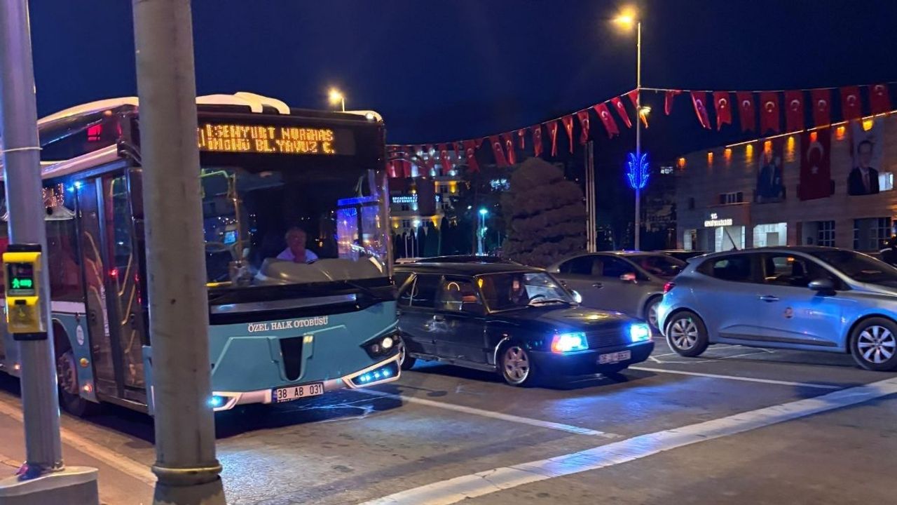 Kayseri'de toplu ulaşım çilesi: Tramvay değil sauna!