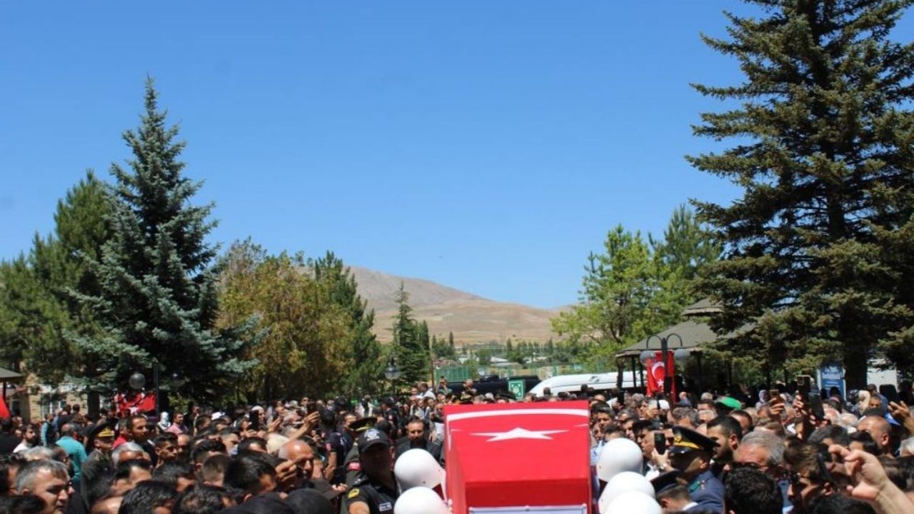 Şehit Uzman Çavuş Ümit Üzüm Sarız'da son yolculuğuna uğurlandı!