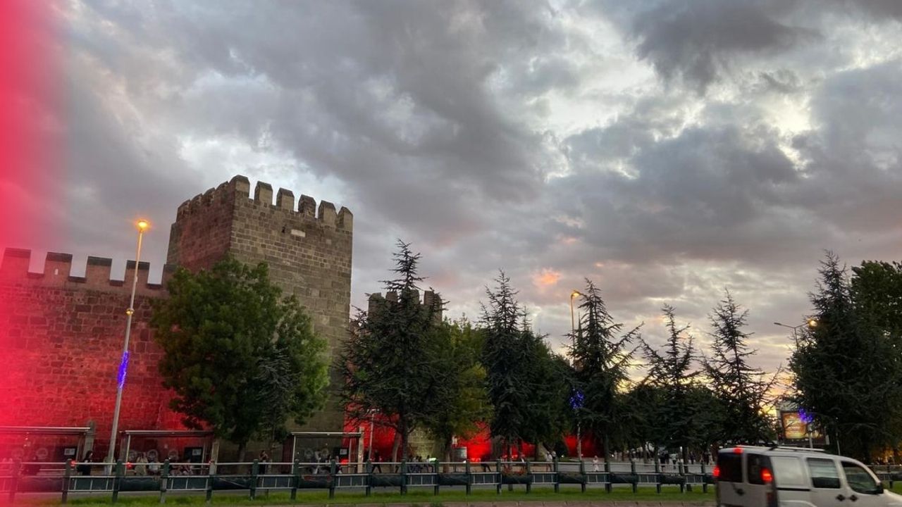 Kayseri Milletvekili eyleme destek verdi! ‘Sadaka değil hakkımızı istiyoruz’