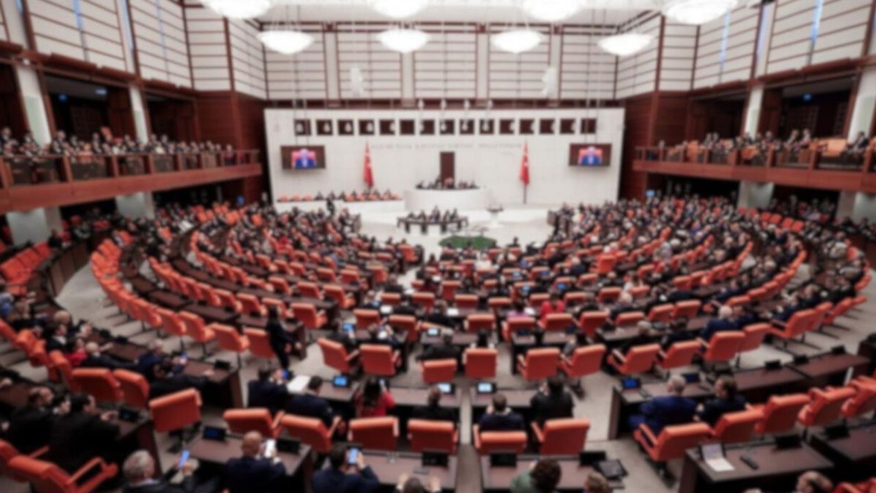 Kayseri milletvekilinden Meclis’te Protesto! ‘Adanalılar susmaz, diz çökmez’