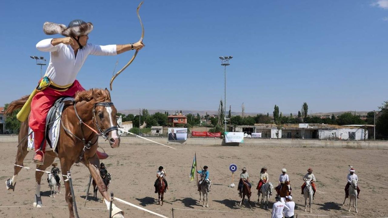 Atlı Okçuluğun kalbi Kayseri'de atıyor! Şampiyonaya 64 sporcu katıldı