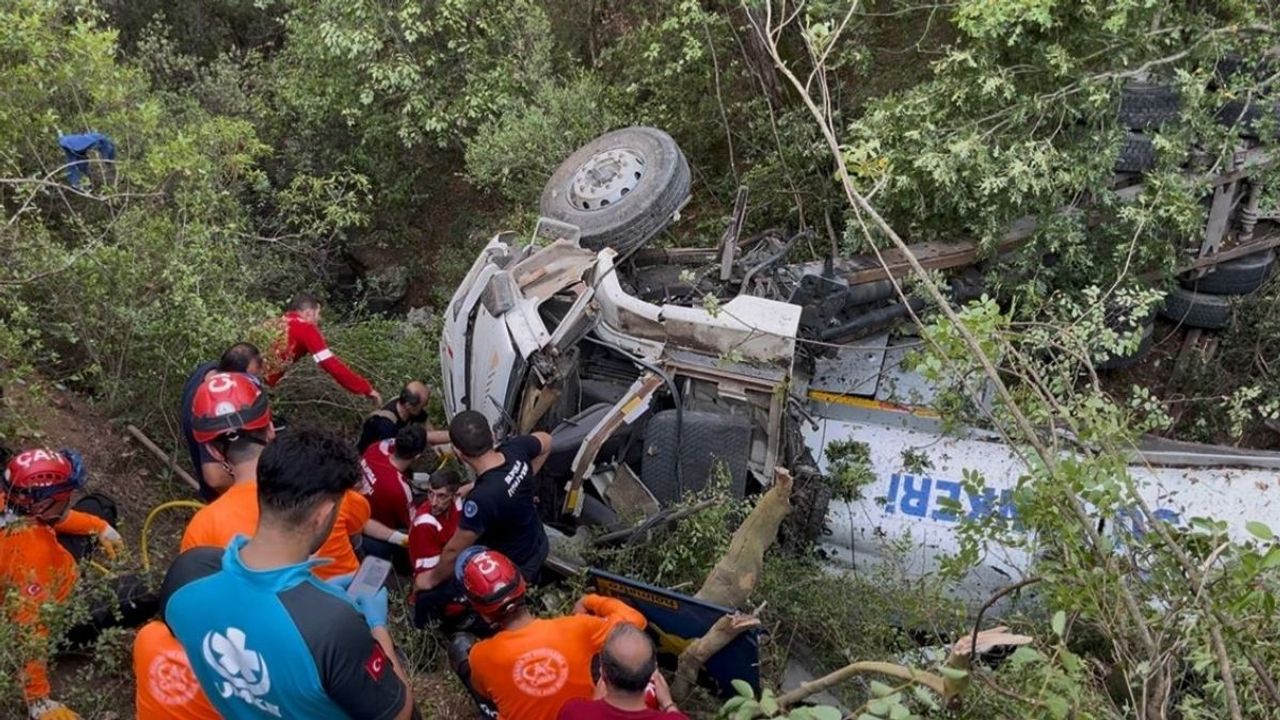 Bursa yangını için yola çıkan su tankeri uçuruma yuvarlandı: Ölü ve yaralılar var!