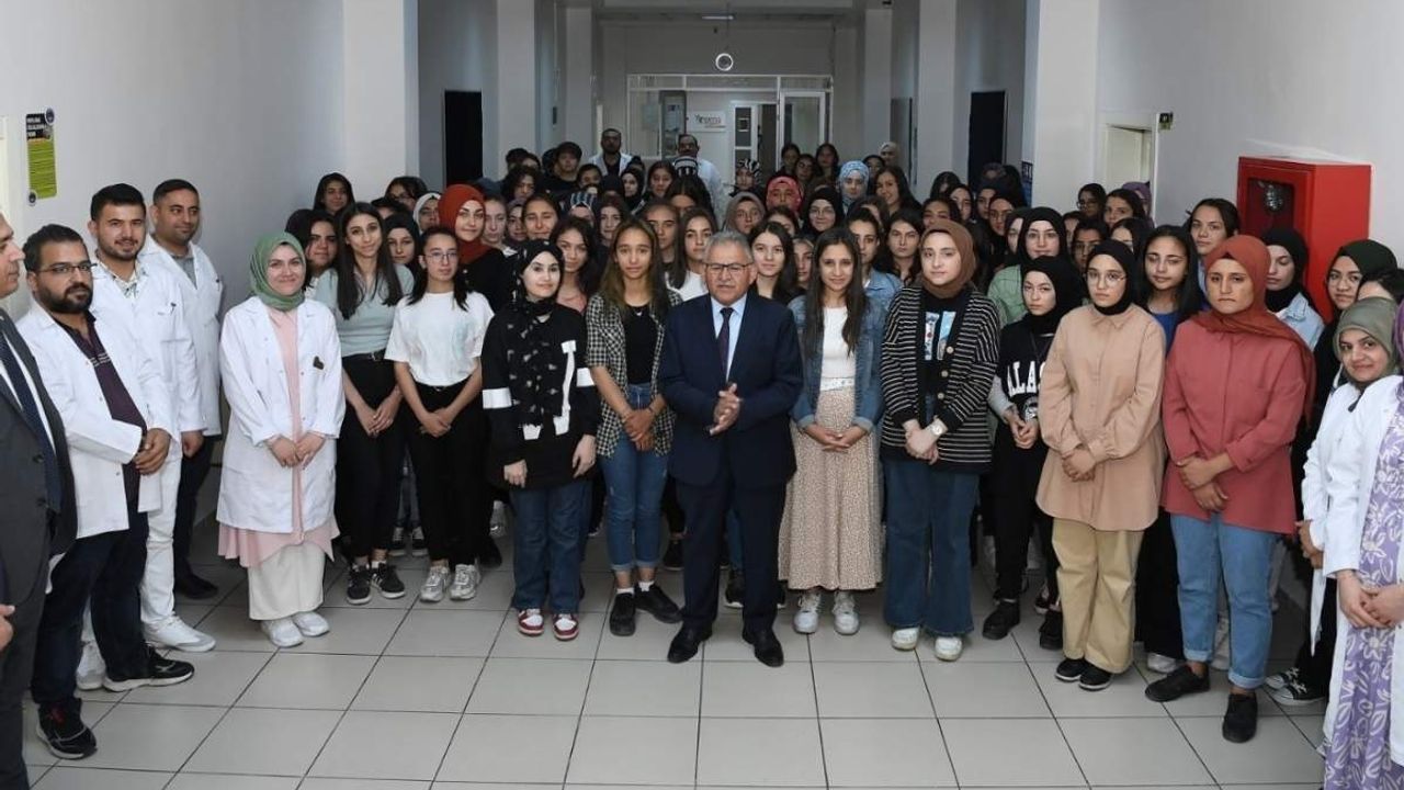 YKS sonuçları açıklandı! Başkan Büyükkılıç öğrencileri Kayseri'ye davet etti