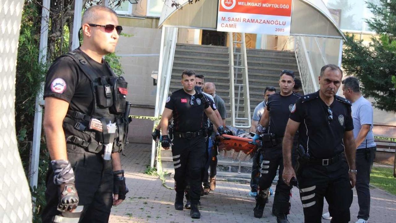 Kayseri'de akıl almaz olay! 63 yaşındaki adamın boğazını camide kesti