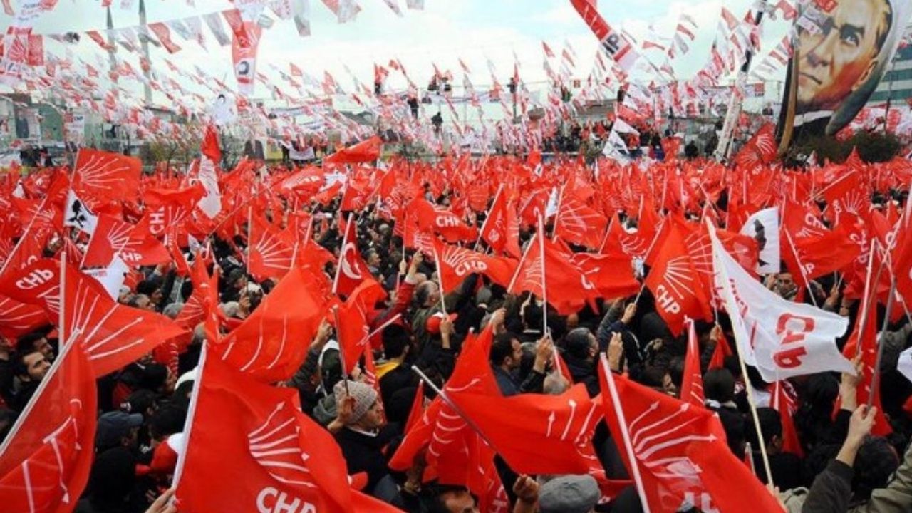 CHP’de kriz! İlçe başkanı görevden alındı!