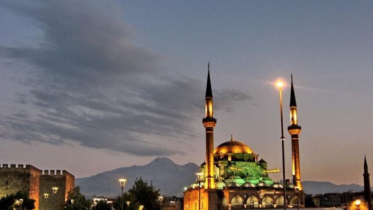 Cuma Hutbesi'nde Gazze vurgusu: Firavunlar kaybetti, Musalar kazandı!