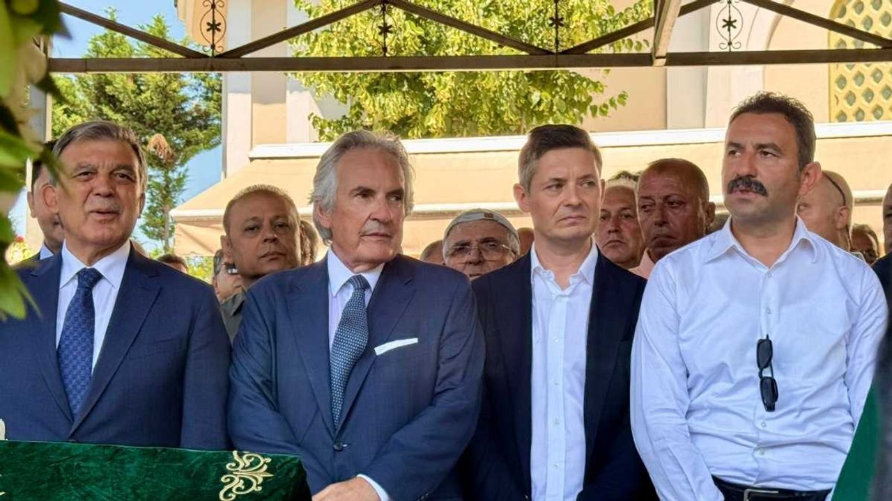 Kayserili iş insanı Demir Karamancı'nın cenazesinde Abdullah Gül en önde saf tuttu!
