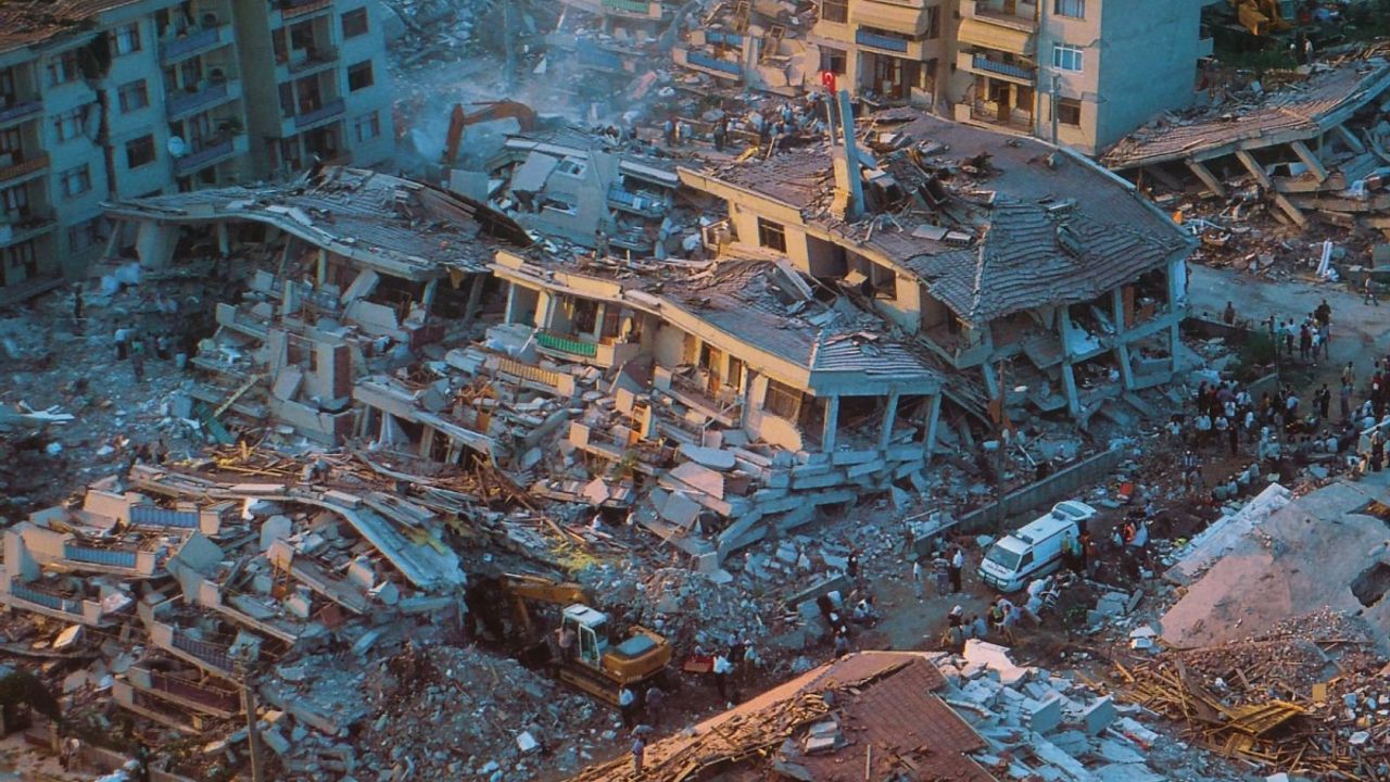 10 dakika arayla 2 büyük deprem meydana geldi