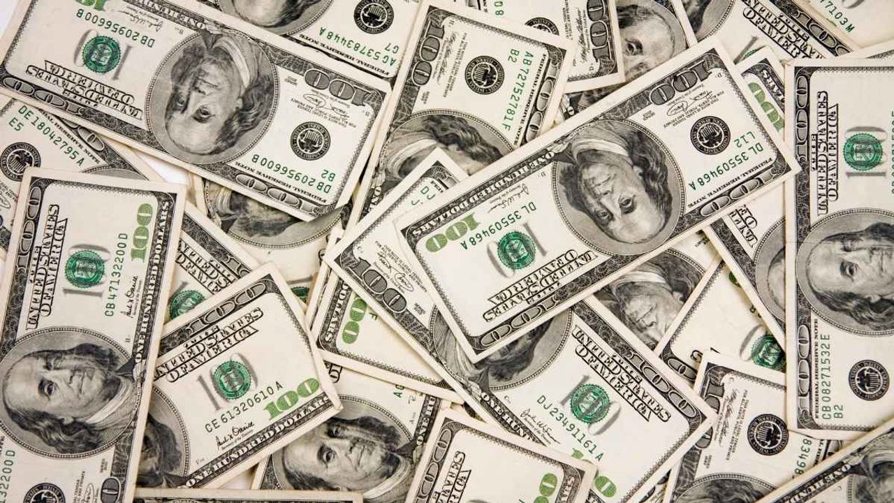Dolar ve euro için yeni yıl sonu rakamları açıklandı: İşte herkesi şaşırtan tahmin