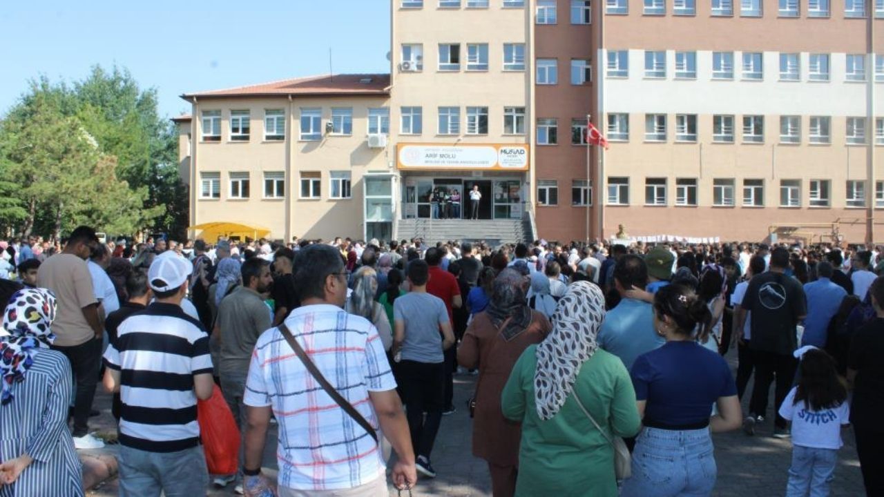 LGS rekoru Kayseri'den! 17 öğrenciden tam puan