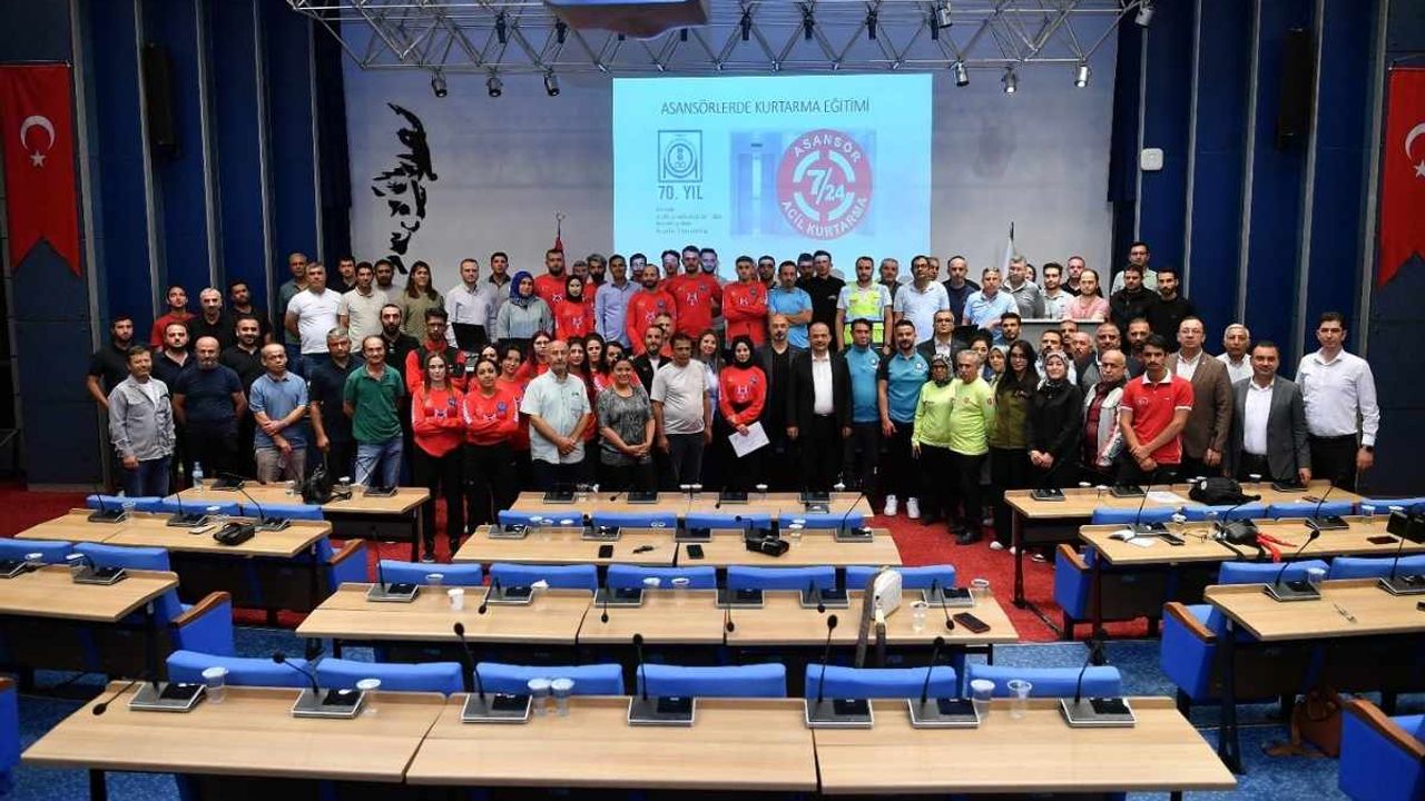 Kayseri Büyükşehir'den dikkat çeken eğitim! 100 kişi katıldı
