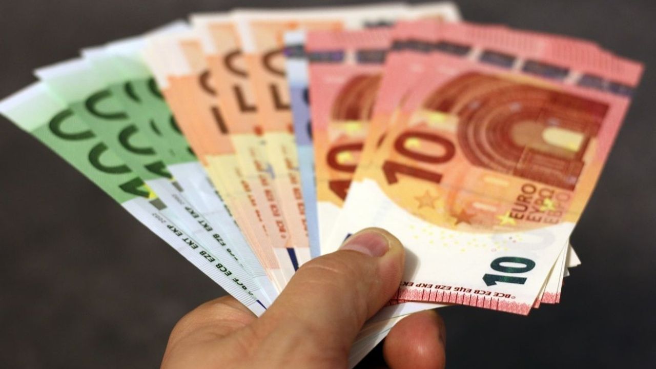 Elinde döviz bulunduranlar dikkat! Uzmanı uyarıları sıraladı