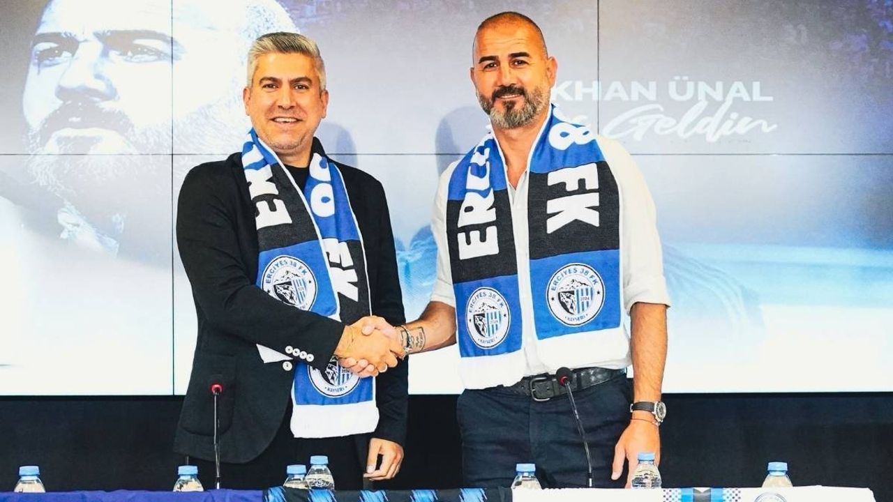 Erciyes 38 FK’da Gökhan Ünal imzayı attı! Törende dikkat çeken detay
