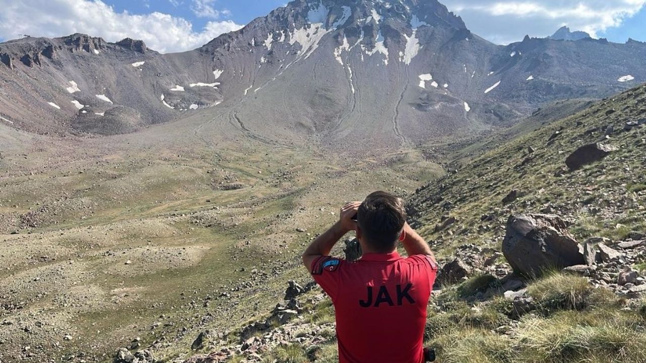 Erciyes'te zirve yürüyüşü yapan dağcıdan haber alınamıyor!