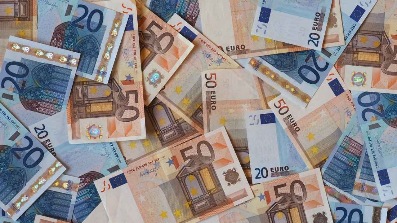Euro 48 TL'ye ilerliyor! Uzmanından uyarılar geldi