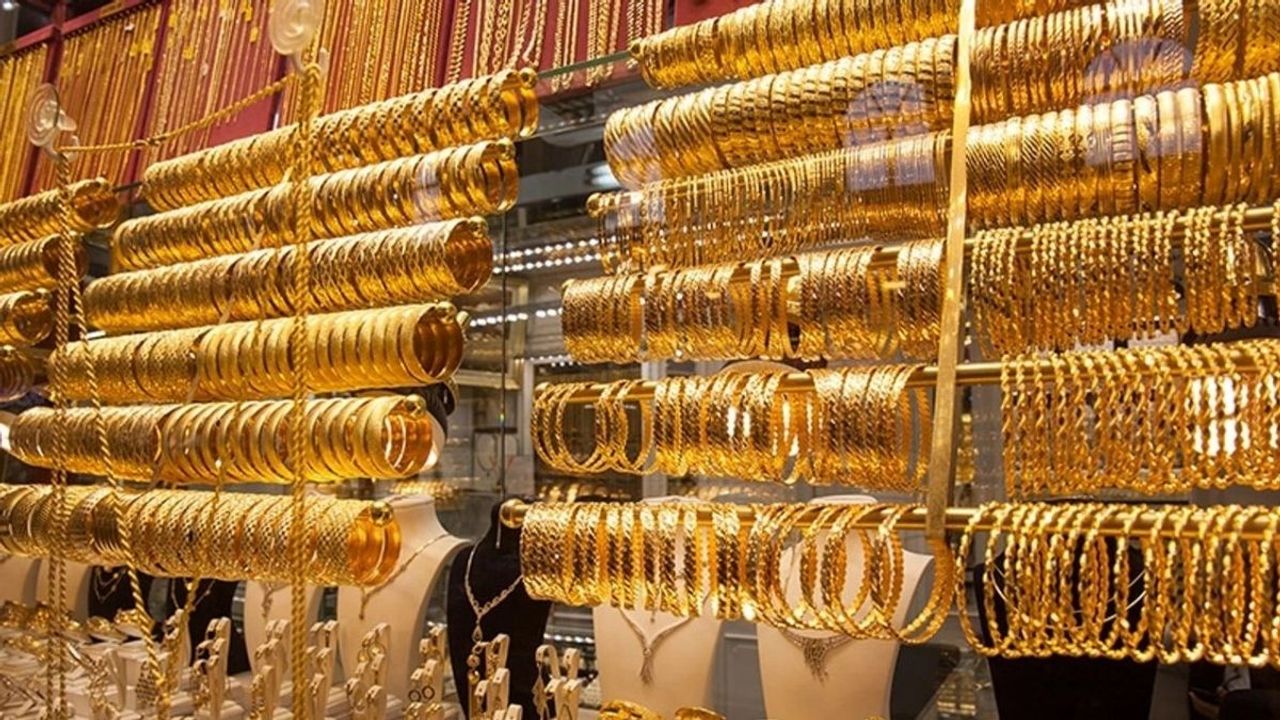 Altın Fiyatlarındaki Dalgalanma Ne Anlama Geliyor?