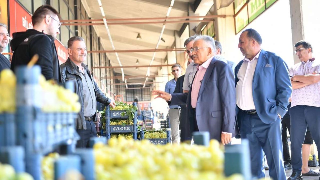 Kayseri Hal Kompleksi’ne ziyaret! Başkan Büyükkılıç talepleri dinledi