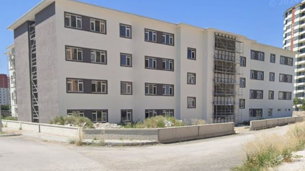 Kayseri'nin göbeğinde hayalet okul: 3 yıldır çivi çakılmadı!