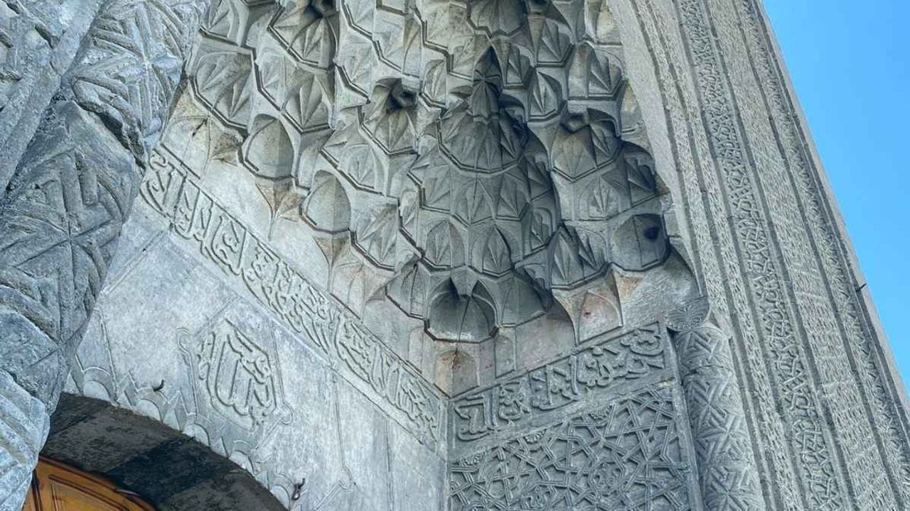 Hunat Camii’ne restorasyon öncesi kritik ziyaret!