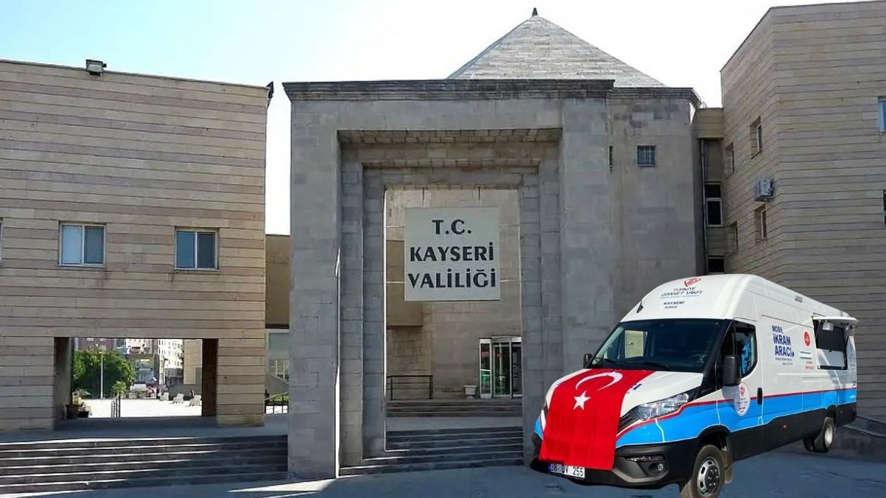 Kayseri Valiliği önünde İl Müftülüğü dağıttı! Vatandaşlar kuyruğa girdi!