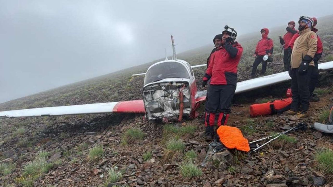 Jet Uçağının enkazı bulundu: Pilot vefat etti yolcu kurtarıldı